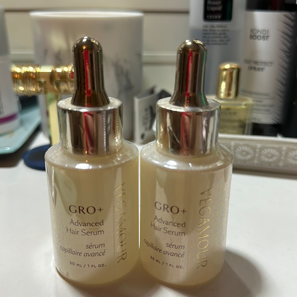 Two Vegamour Gro+ Advanced Serum.